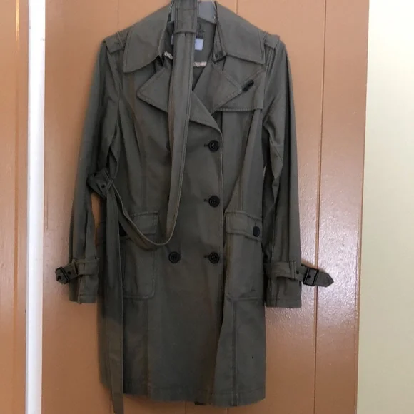 Attention to detail. Stylish army green jacket - Picture 2 of 5